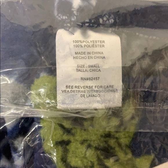 Star Wars Holiday Woman’s Pajamas - Picture 5 of 6